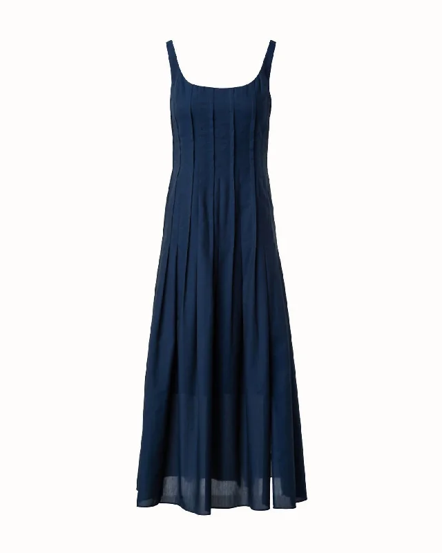 Women Scoop Neck Dress In Navy